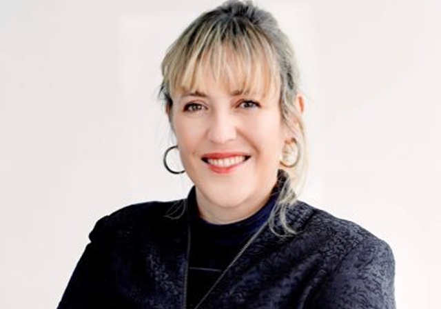 Denise Neves Abade