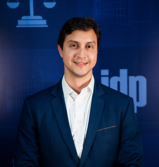 O Brasil precisa  de comunicadores que pesquisem, publiquem e influenciem com profundidade.